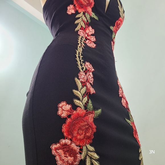 Luxxel LBD with Embroidered Floral Appliqué, S - Picture 4 of 10